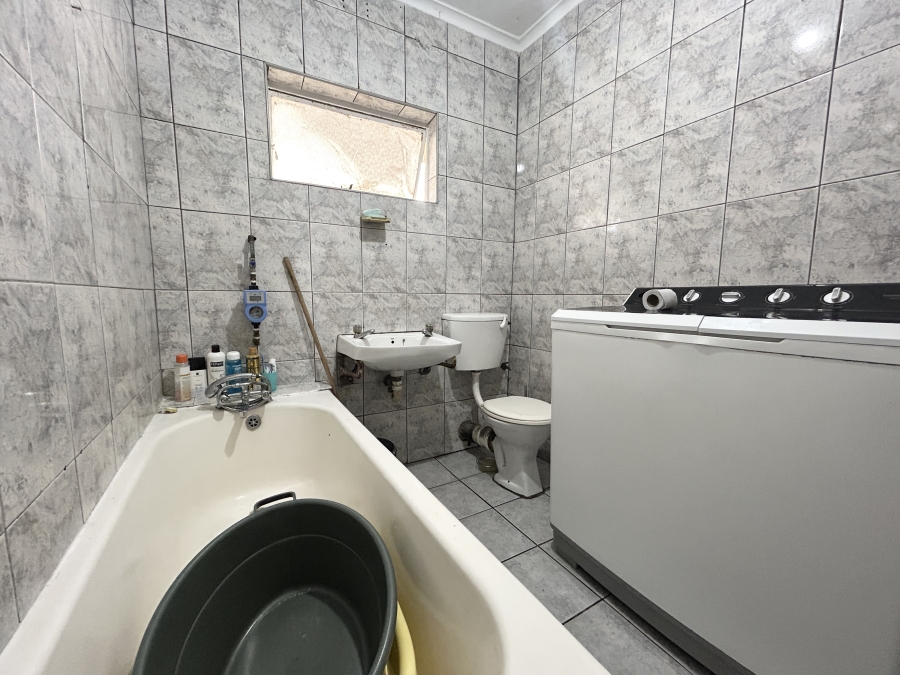 2 Bedroom Property for Sale in Oakdene Western Cape